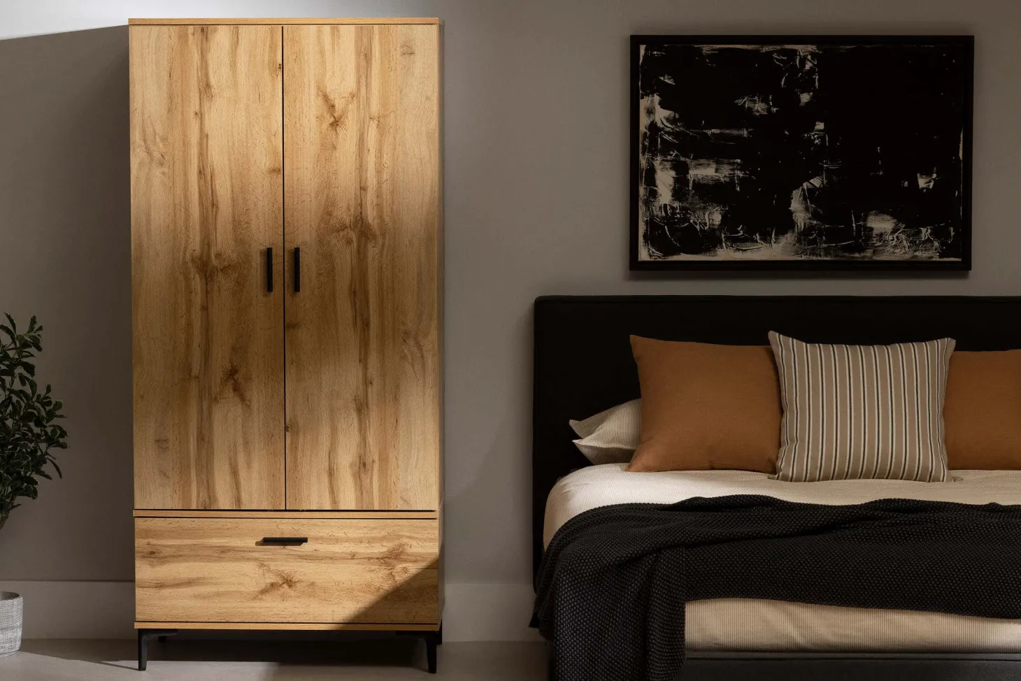 Armoire penderie avec portes et tiroir - South Shore