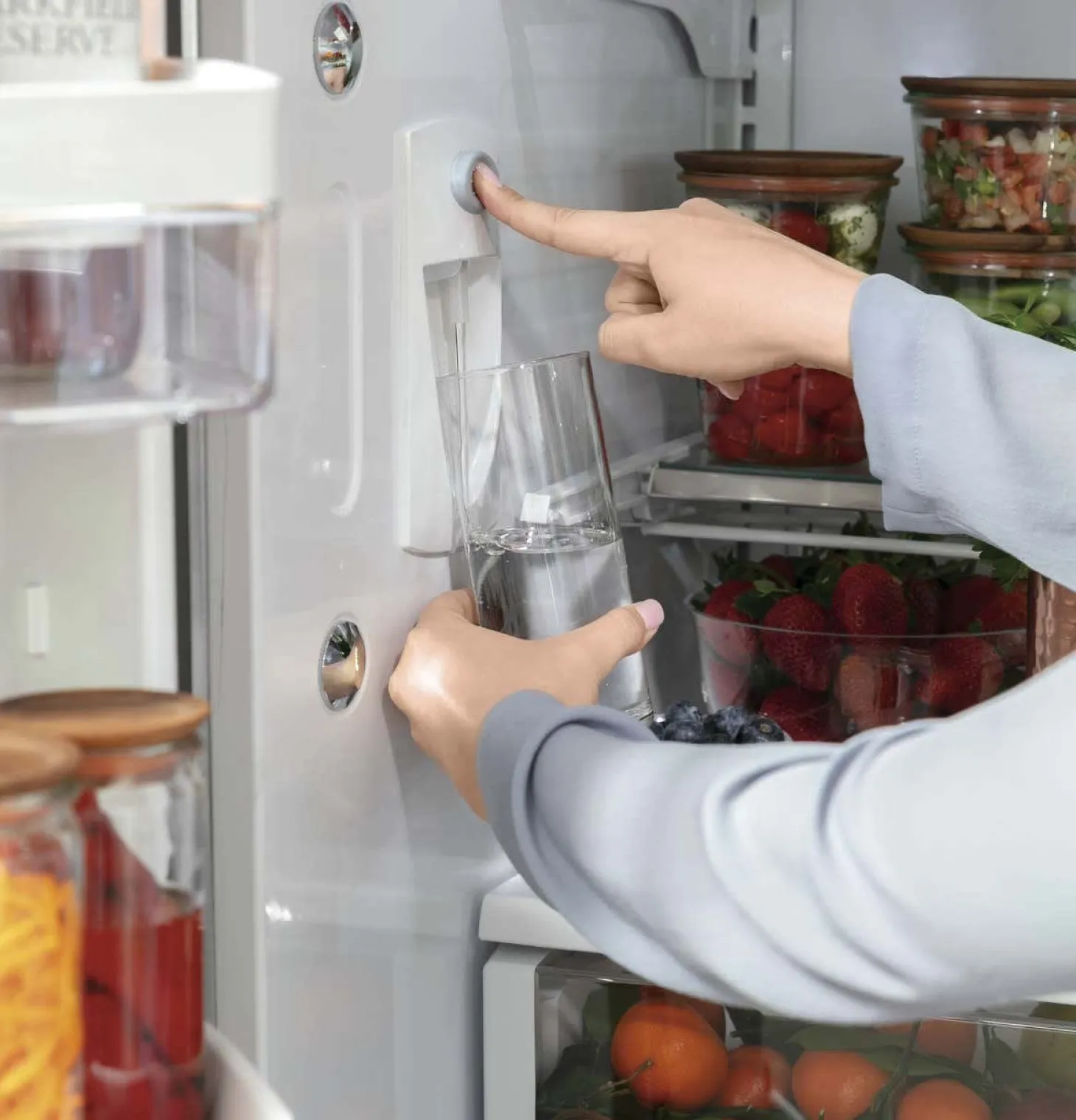 CAFE Réfrigérateur 23,1 pi3 36 po Acier inoxydable Congélateur en bas, Portes françaises - CWE23SP2MS1