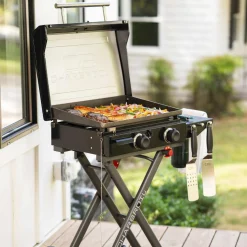 Charbroil Plancha portative au propane 22 po avec chariot pliant et 2 brûleurs - 24 000 BTU