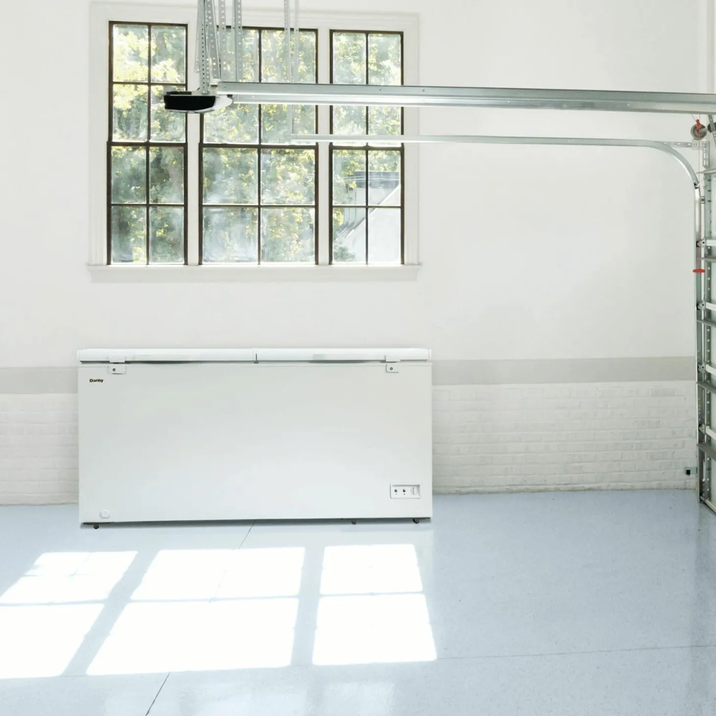 DANBY Congélateur 21 pi3, Blanc, Horizontal, 80" - DCFM210A1WDB