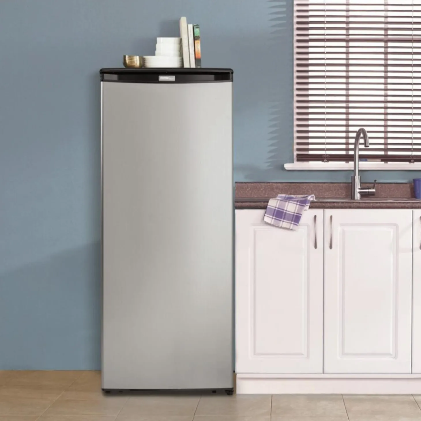 DANBY Congélateur 8,5 pi3, Inox, Vertical, 24" - DUFM085A4BSL