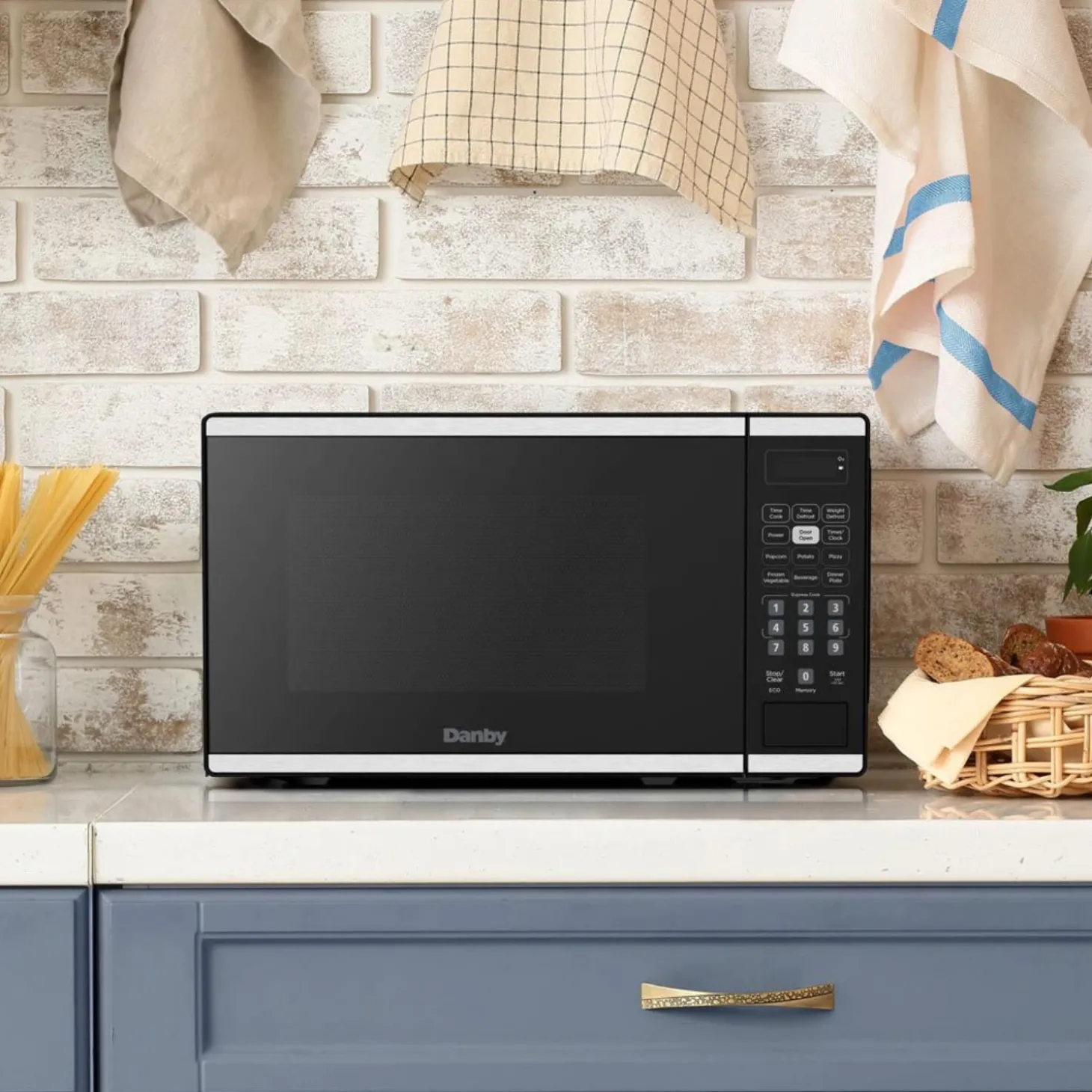DANBY Micro-ondes Inox 699 17" DBMW0722BBS