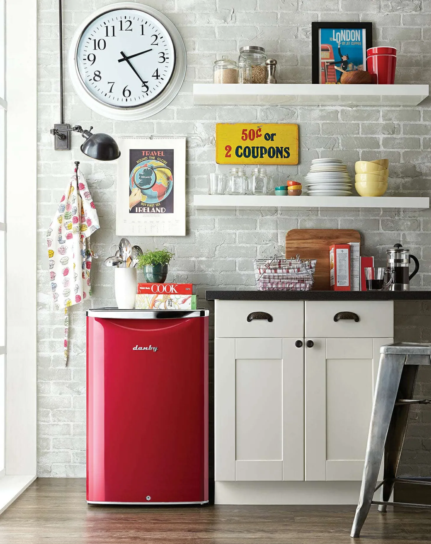 DANBY Réfrigérateur 4,4 pi3 21 po Rouge Compact - DAR044A6LDB
