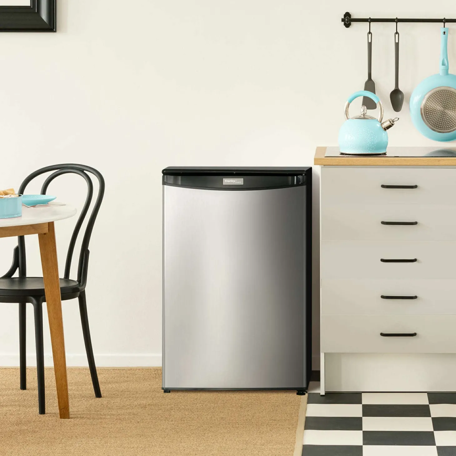 DANBY Réfrigérateur 4,4 pi3 21 po Inox Compact - DAR044A4BSSD