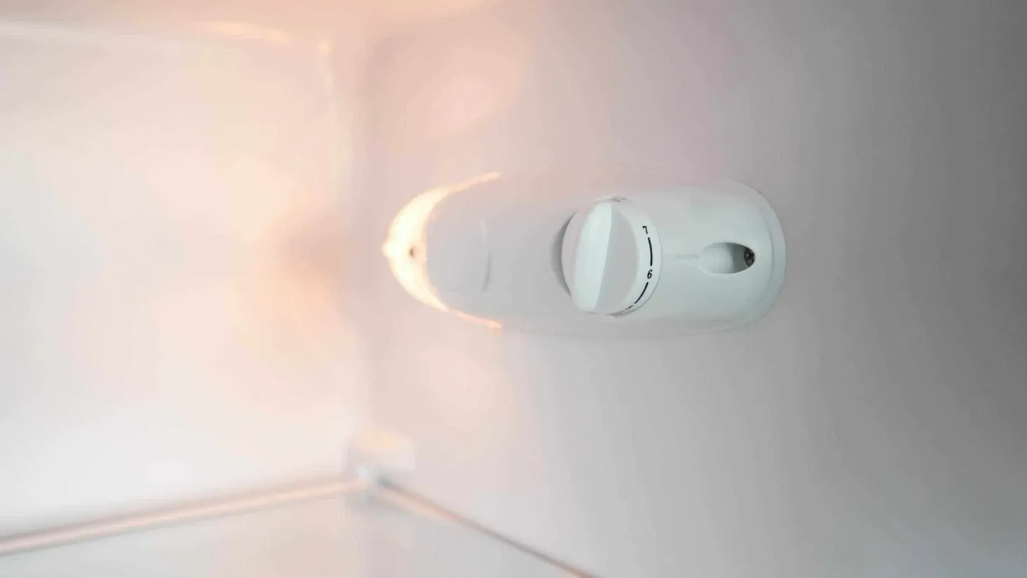 DANBY Réfrigérateur 7,4 pi3 22 po Blanc Congélateur en haut - DPF074B2WDB-