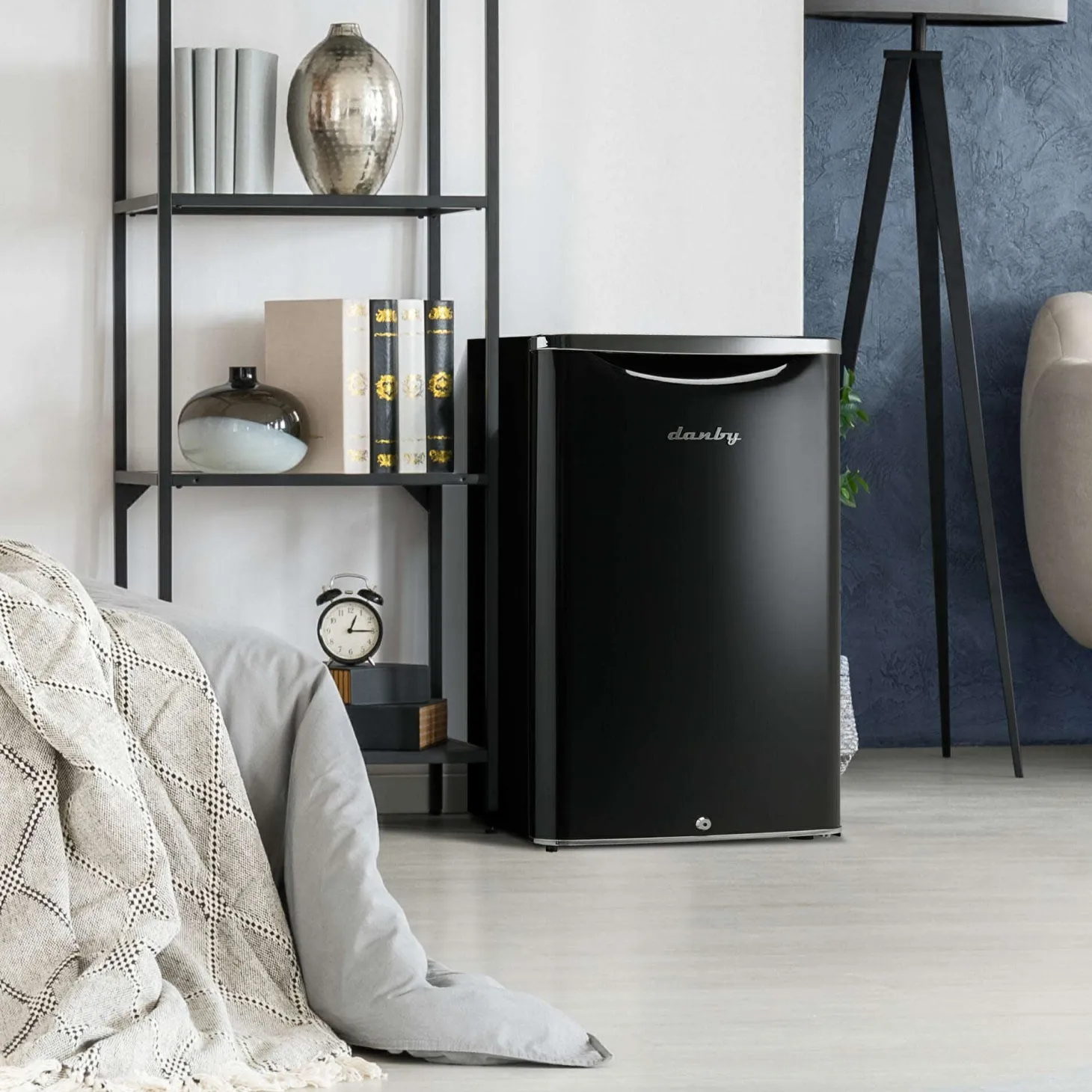 DANBY Réfrigérateur 4,3 pi3 Noir Compact - DAR044A6MDB