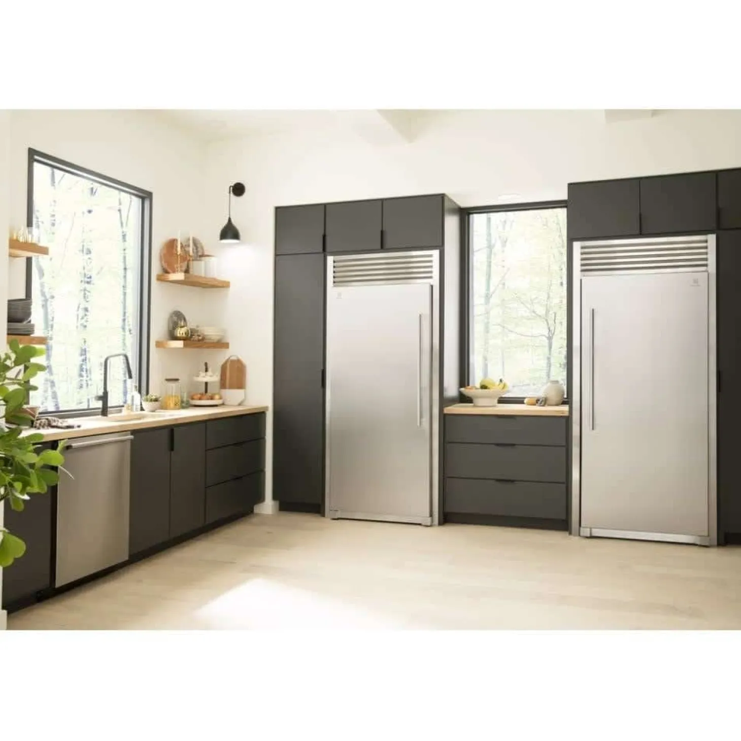 ELECTROLUX Congélateur 19 pi3 33 po, Inox, Vertical, 33" - EI33AF80WS
