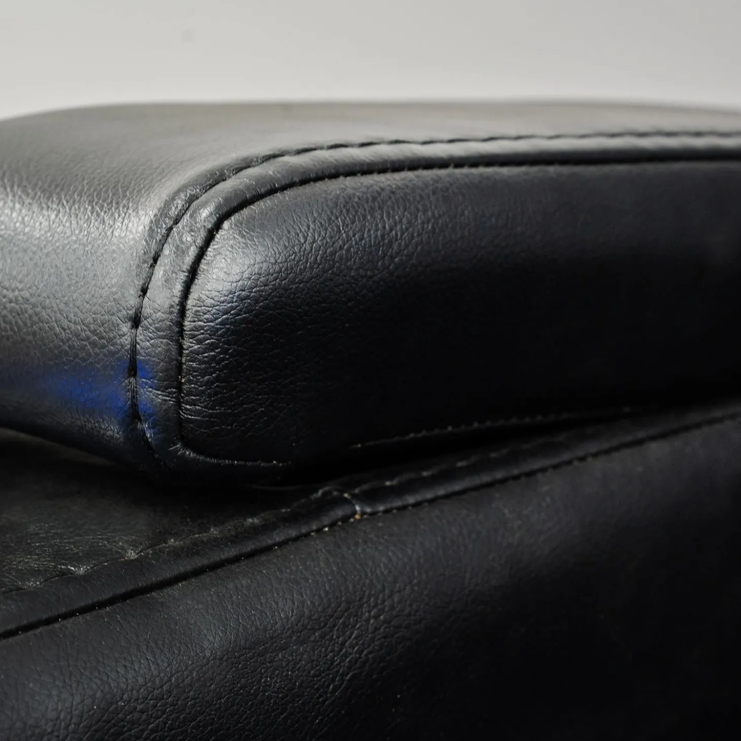 Fauteuil inclinable électrique avec rangement, porte-gobelets et éclairage DEL - noir