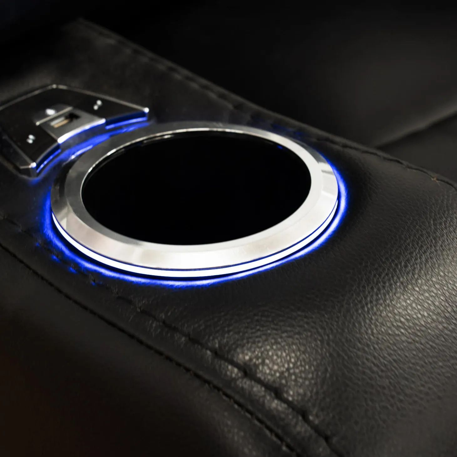 Fauteuil inclinable électrique avec rangement, porte-gobelets et éclairage DEL - noir