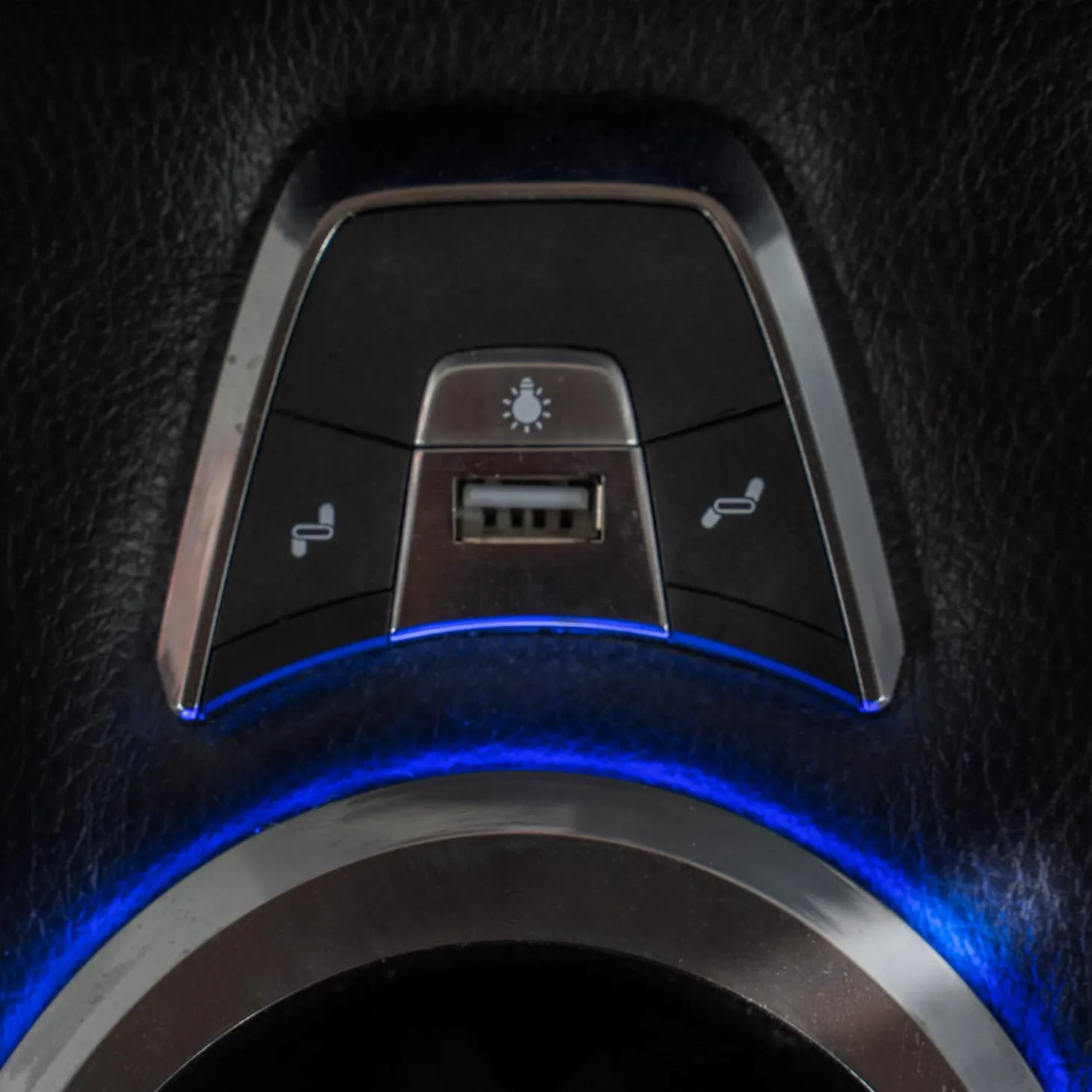 Fauteuil inclinable électrique avec rangement, porte-gobelets et éclairage DEL - noir