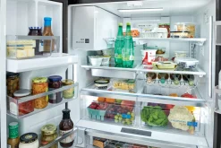 FRIGIDAIRE GALLERY Réfrigérateur 27,8 pi3 36 po Inox noir Congélateur en bas, Portes françaises - GRFS2853AD
