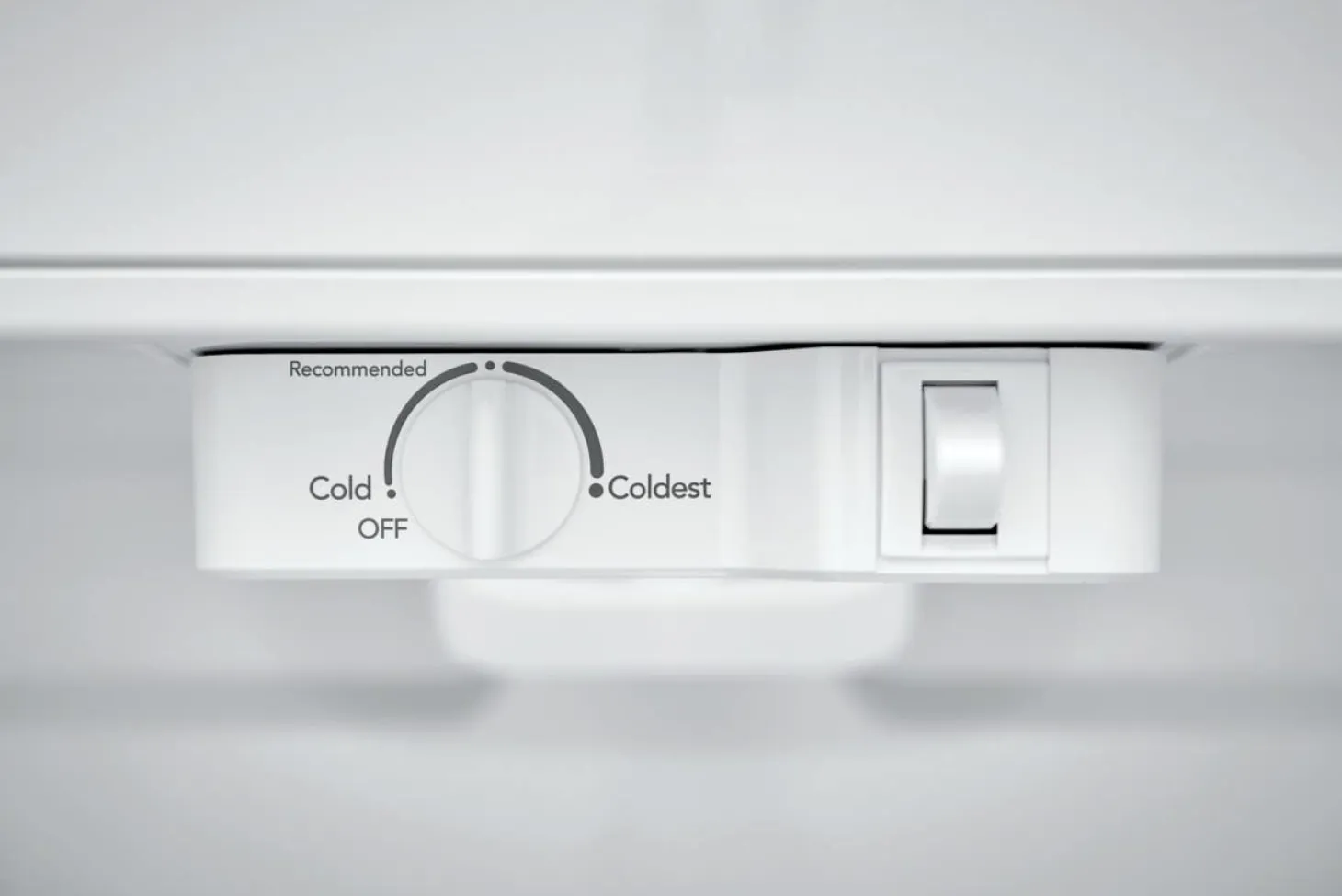 FRIGIDAIRE Réfrigérateur 20 pi3 30 po Inox Congélateur en haut - FFTR2045VS