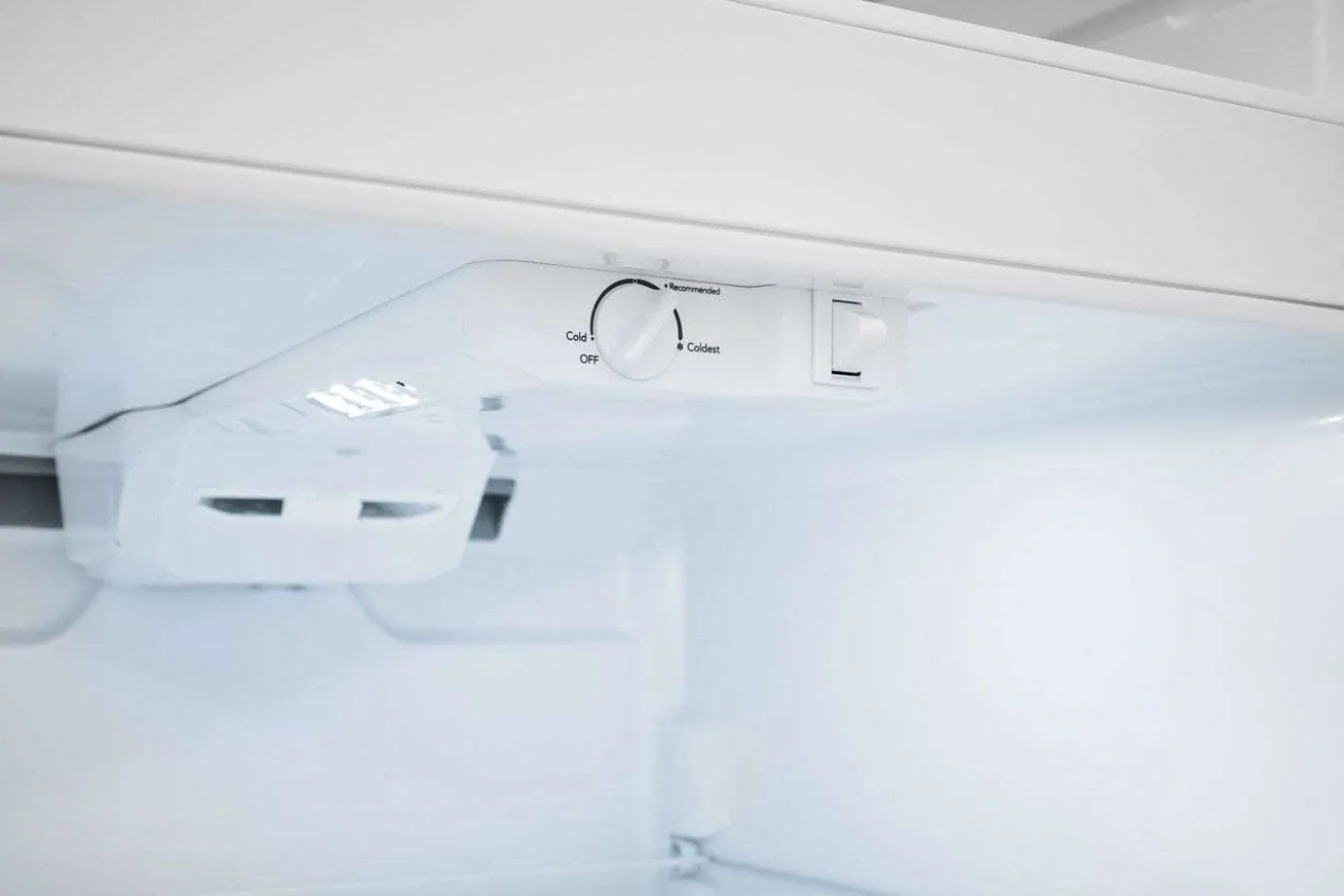 FRIGIDAIRE Réfrigérateur 13,9 pi3 27 po Inox Congélateur en haut - FFHT1425VV