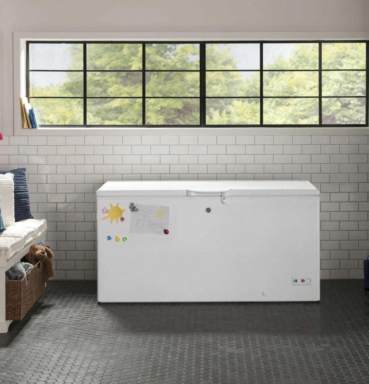 GE Congélateur 15,7 pi3, Blanc, Horizontal, 65" - FCM16SLWW