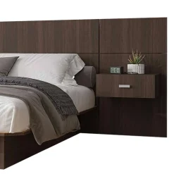 Grand lit avec panneaux et tables de chevet (60")