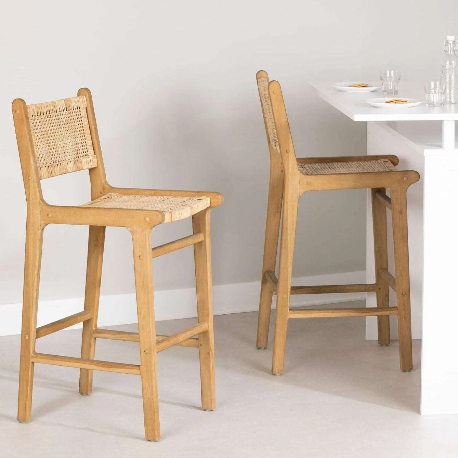 LOT DE 2 TABOURETS DE BAR EN ROTIN - South Shore