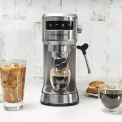 Machine à café expresso à vapeur Frigidaire - FREM100SS