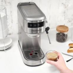 Machine à café expresso à vapeur Frigidaire - FREM100SS