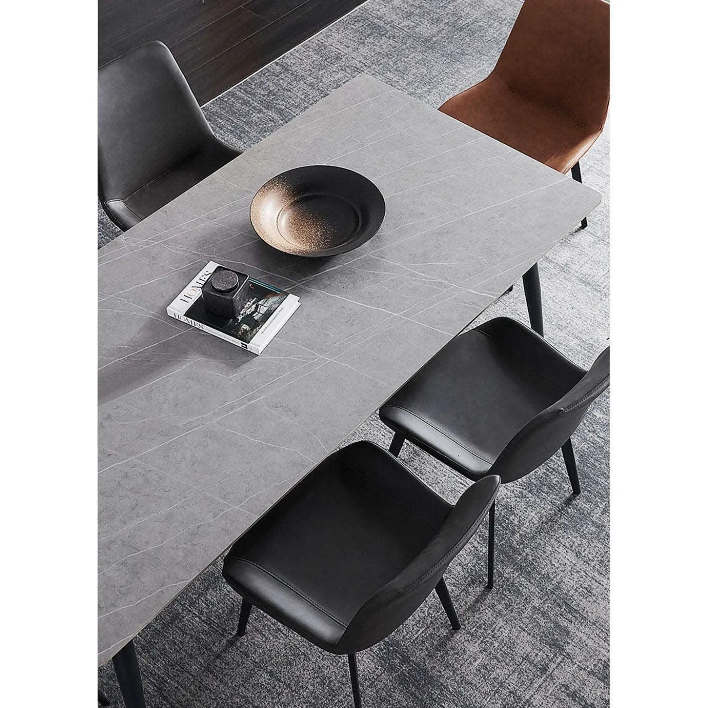 Table en pierre sintérisée avec 6 chaises