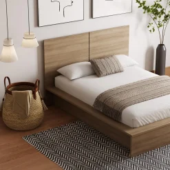 Très grand lit plateforme avec tête de lit (78